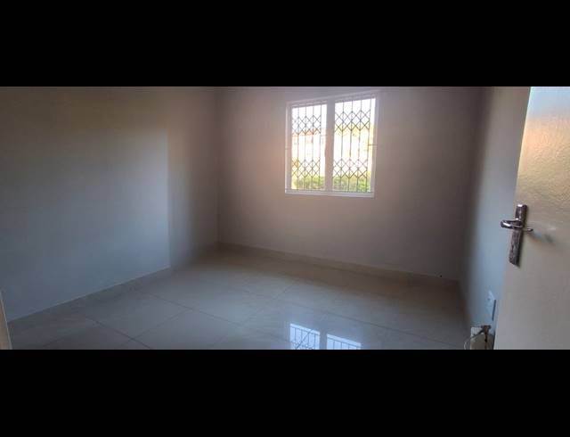 4 BEDROOM FREEHOLD TO LET IN GROVE END